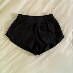 Lululemon Run hotty hot LR short I’m black size 4